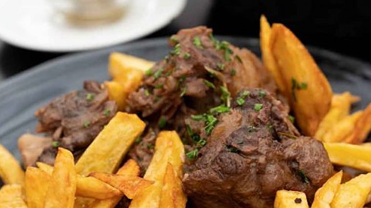 Rabo de toro en la Taberna El Poema