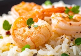Ensalada de arroz con gambas paso a paso