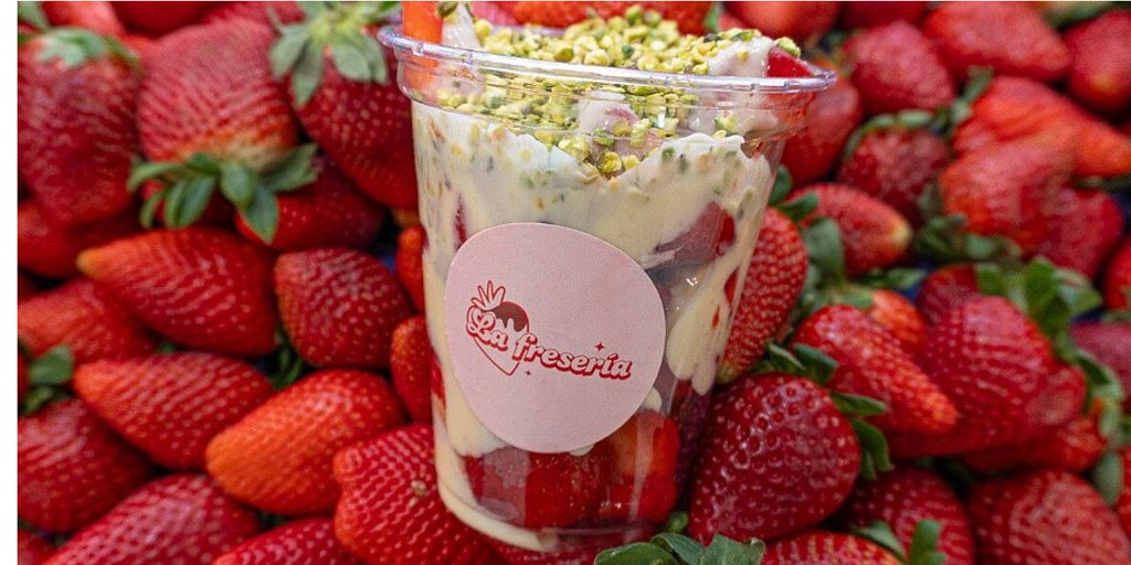 La Fresería abre en Sevilla: el fenómeno de las fresas más virales de España llega a la Alameda