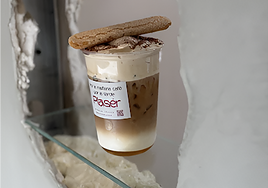 'Café por un agujero', así es la nueva cafetería de especialidad que arrasa en Sevilla