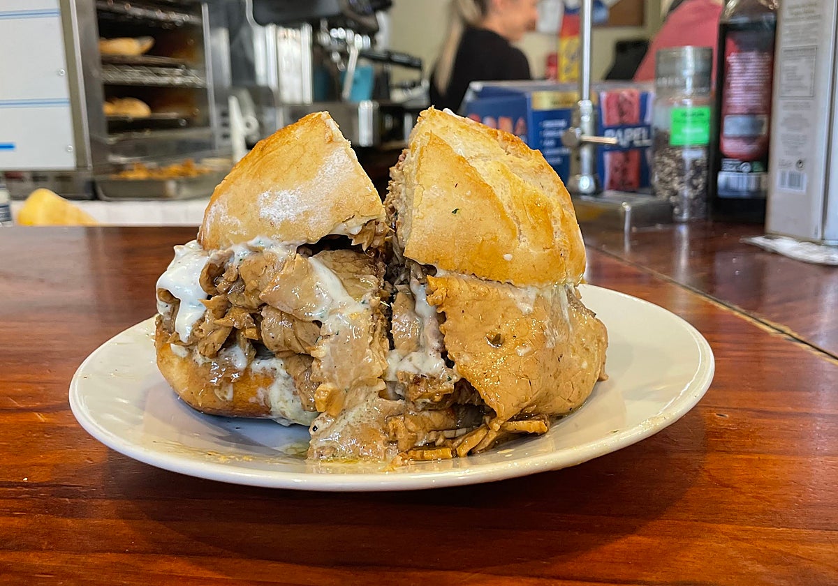 La Ñora, o el bar donde sirven los desayunos más potentes de Málaga