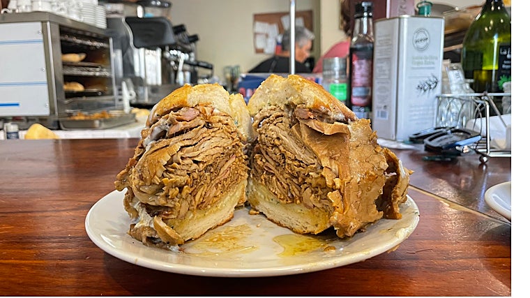 La Ñora, o el bar donde sirven los desayunos más potentes de Málaga