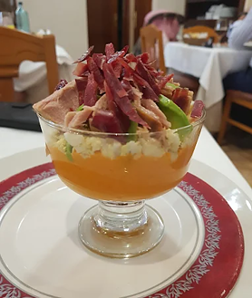 Imagen secundaria 2 - La Ñora, o el bar donde sirven los desayunos más potentes de Málaga