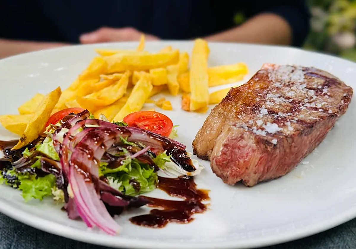 La parrilla es el corazón de la propuesta gastronómica de este restaurante de Mijas