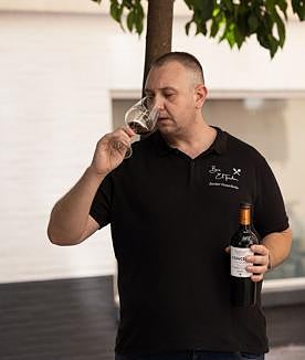 Imagen secundaria 2 - El equipo de Javier Guardiola-Tapas&Vinos 