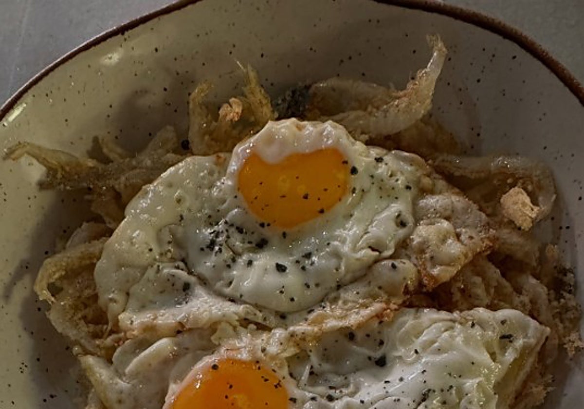 Gambas cristal con huevos fritos en La Ruina de la Colegiata (Córdoba)