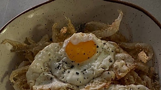 Abre en Córdoba una taberna con alma canalla y música de fondo: así es el nuevo punto de encuentro frente al Gran Teatro
