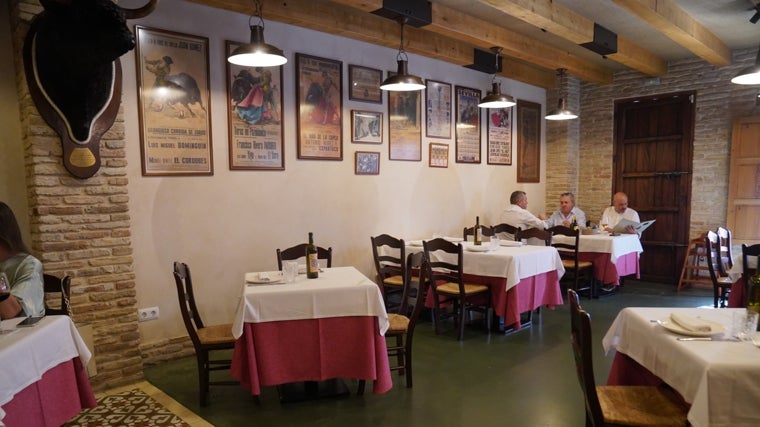 El restaurante ofrece un ambiente familiar y tranquilo
