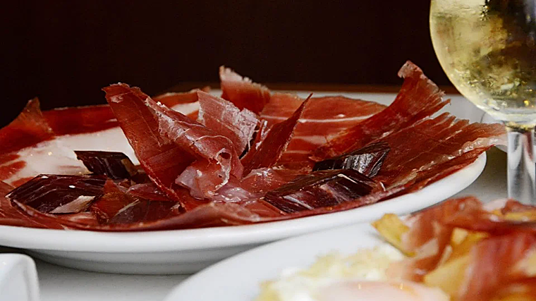 Plato de jamón de Casa Román