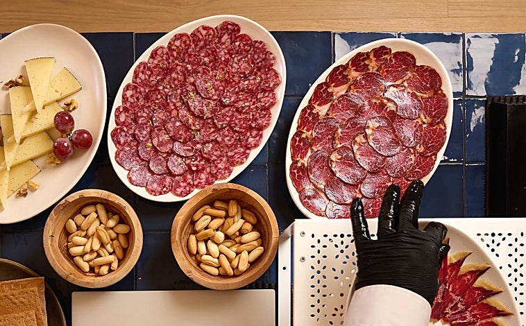 Imagen principal - Platos de Mar de Sazzon en Estepona, Málaga