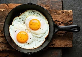 Esto es lo que usa mi madre para hacer un huevo frito sin que se pegue en la sartén (y no es aceite)