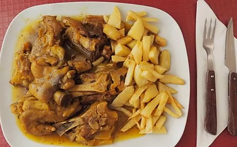 Imagen principal - La carta de Venta Cueva del Gato se basa en la cocina tradicional serrana