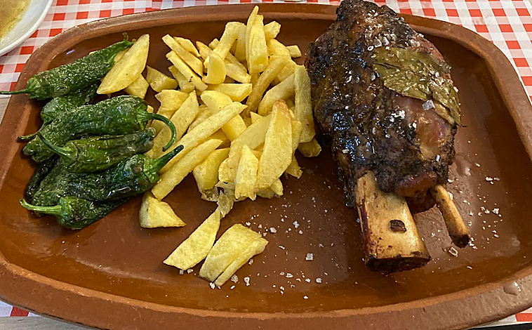 Imagen principal - Platos de la carta de Venta El Cueva del gato