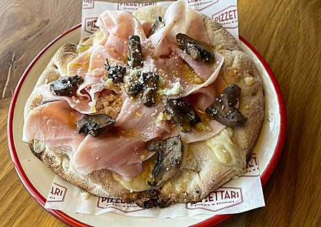 Imagen secundaria 1 - Algunas de las pizzas de Pizzetari