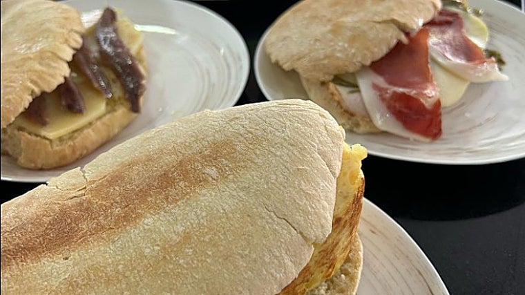 Variedad de molletes de Los Chopos en Córdoba