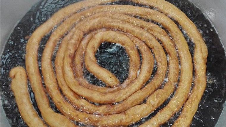 Rueda de churros en la Churrería Victoria