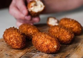 La feria de la croqueta de Sevilla celebra su último fin de semana con conciertos, talleres y entrada gratuita