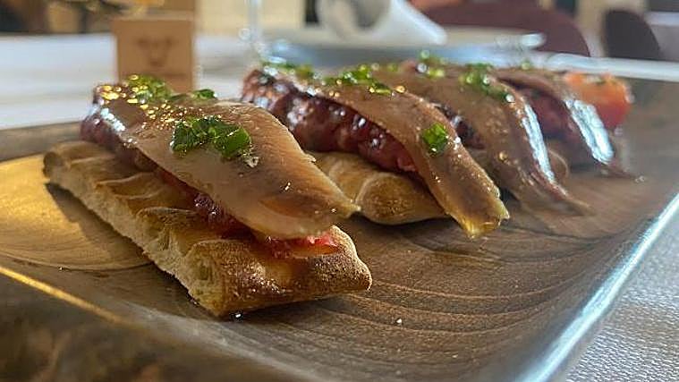 Tosta de Steak Tartar de vaca madurada y anchoa del Cantábrico del restaurante La Perdida