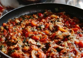 Boloñesa con pisto de verduras y puré de patatas