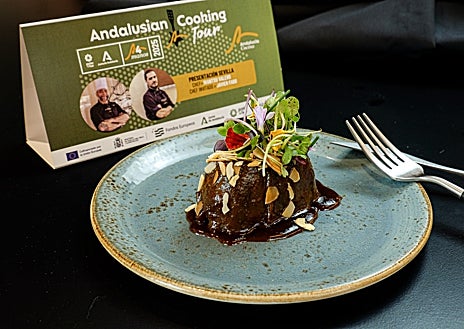 Imagen secundaria 1 - Ostra, berenjena con miso y foie pôelé, los tres primeros pases del menú