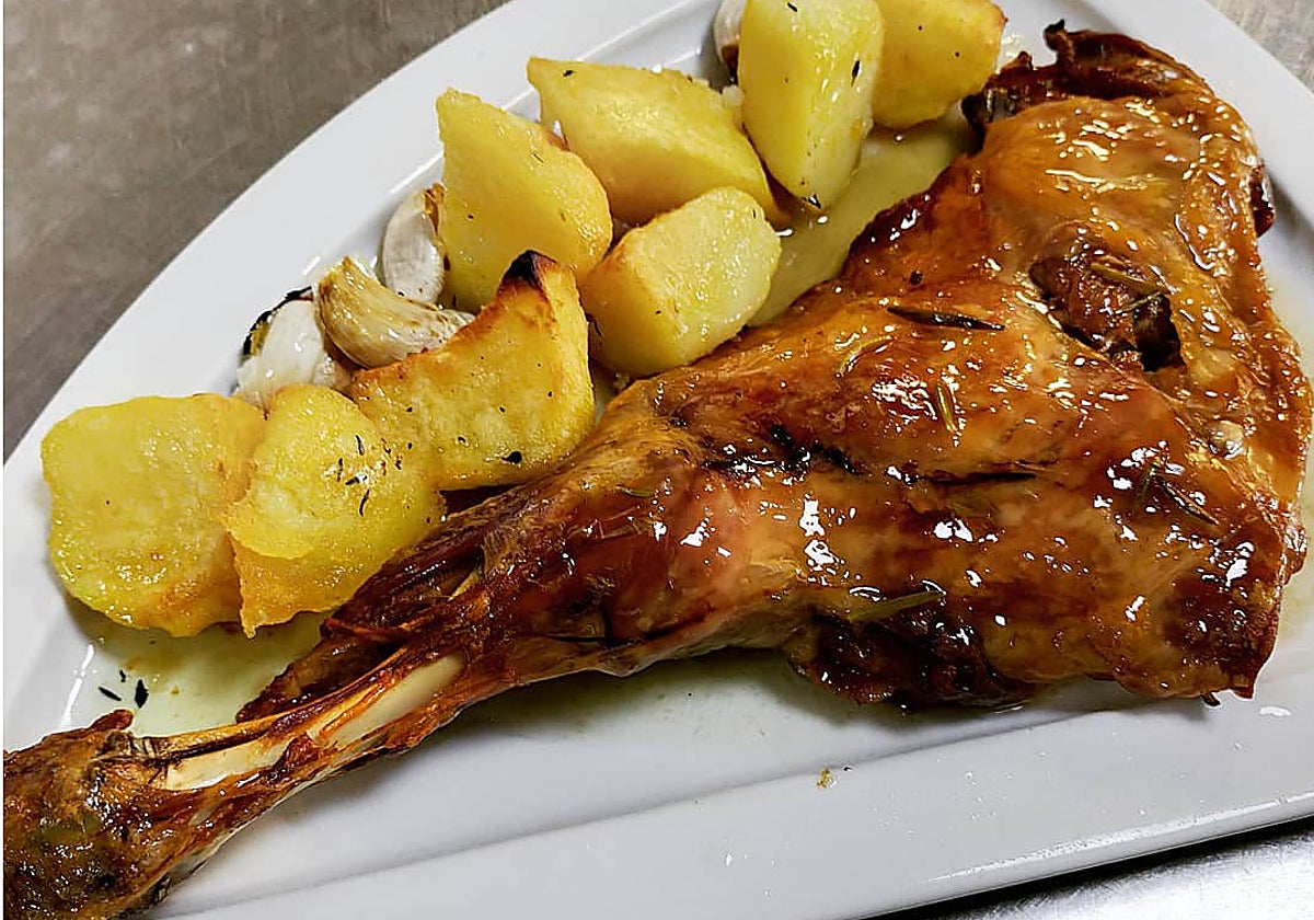 En el restaurante Frutos conviven los asados segovianos con platos típicos de la cocina malagueña