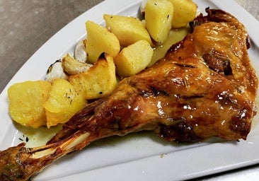 En el restaurante Frutos conviven los asados segovianos con platos típicos de la cocina malagueña