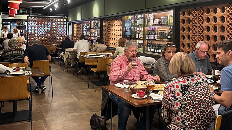 La sala está completamente renovada tras la reforma que realizaron en 2022