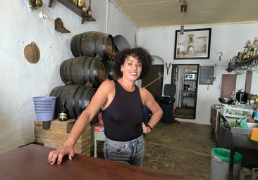 Reabre en Utrera Casa Gómez Mier, la taberna 'de hombres' en la que ahora manda una mujer
