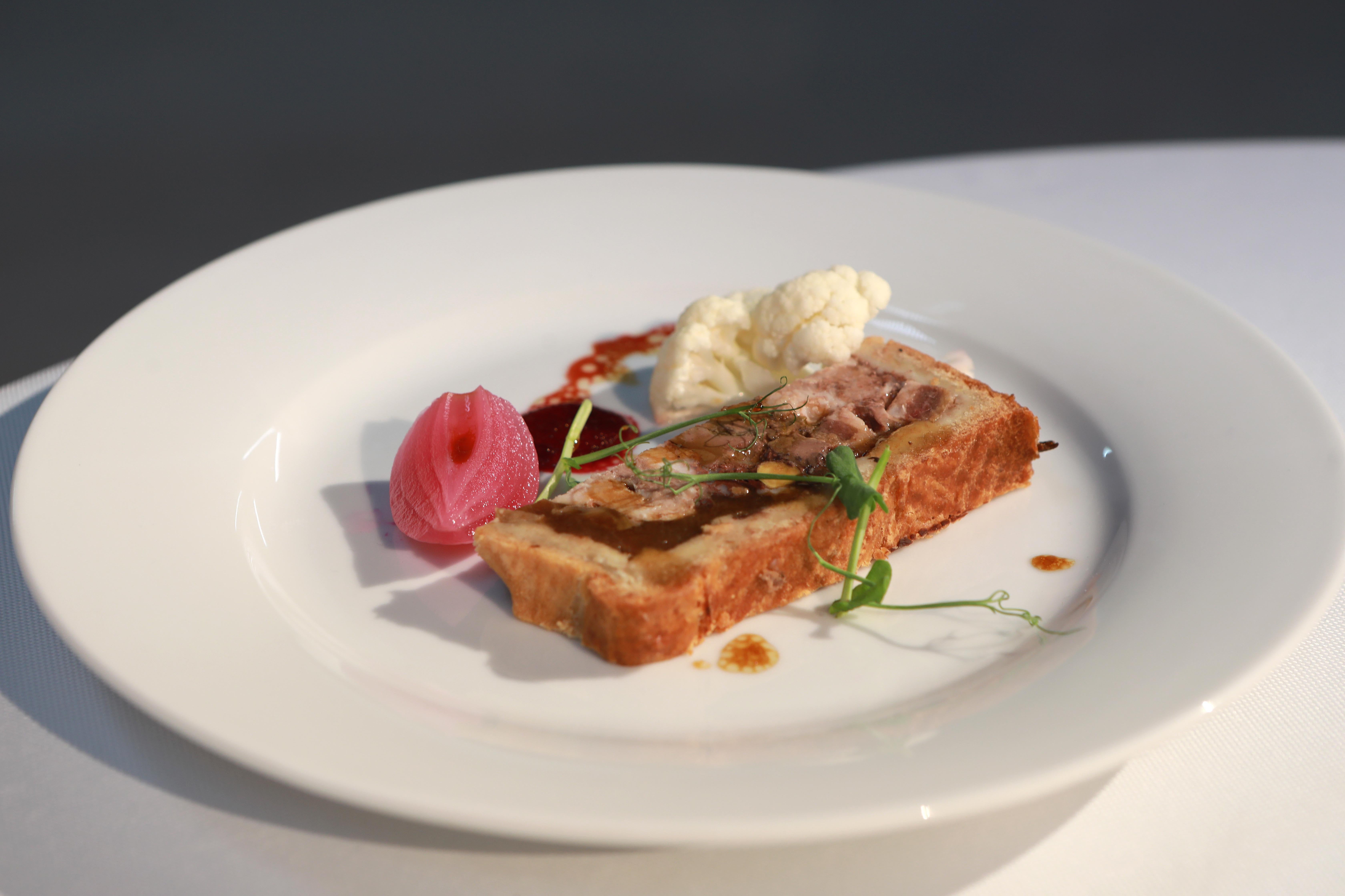 Paté en crouté con verduras encurtidas del restaurante Abazero