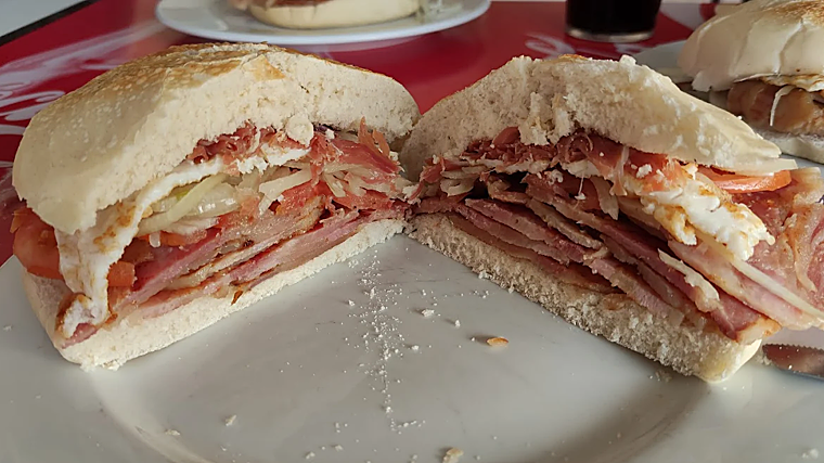 Las cinco capas del mollete del bar Sombrajo