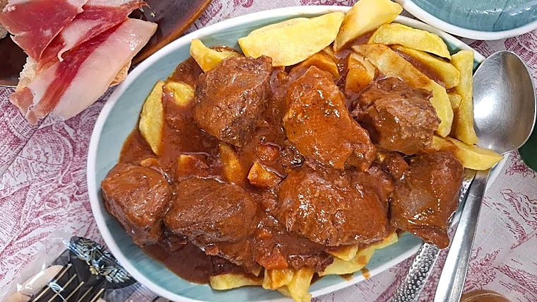 Venta El Potaje meat with sauce and potatoes