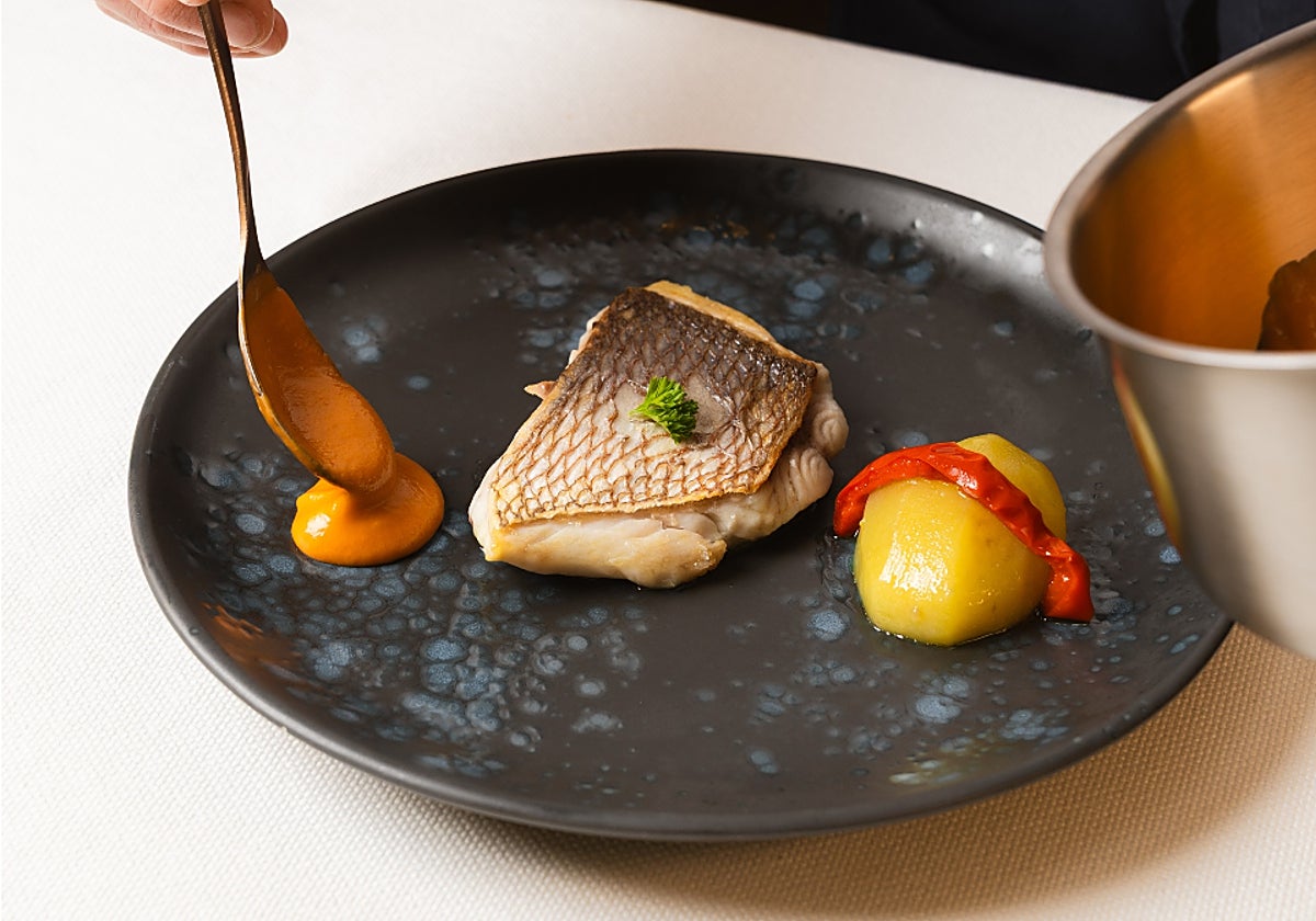 Pargo y meunière de pimientos de Hermanos Alba, uno de nuestros restaurantes recomendados para comer en El Palo