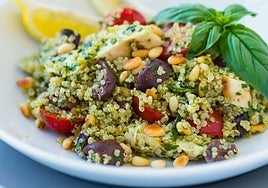 Vasitos de quinoa Brillante con verduras asadas, stracciatella y salsa pesto