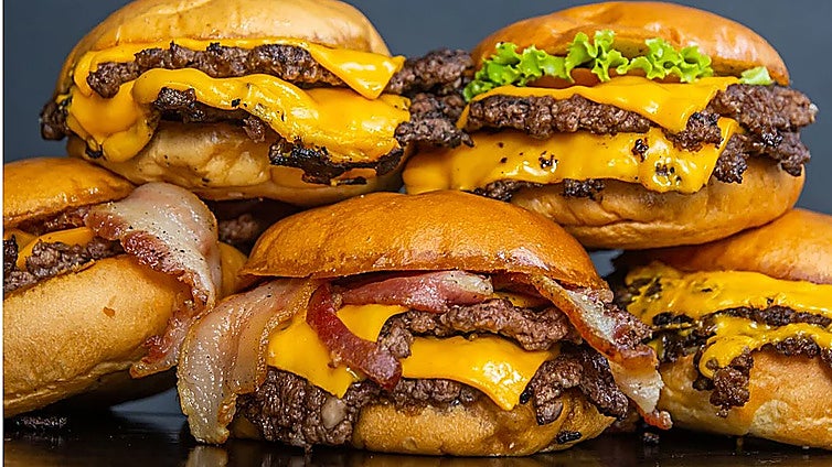 La hamburguesería Five Guys aterriza en el centro de Málaga: así es su nuevo local de la Alameda