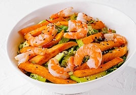 Ensalada templada de boniato y langostinos