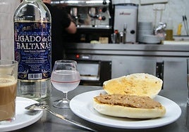 'Bartolito' y 'ligaíto', así se desayuna en este bar de Alcalá de Guadaíra