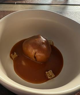 Segunda Imagem 2 – Lulas, Pimentões Verdes Assados, Favas Marinadas, Almôndegas de Atum e Cabrito Assado.