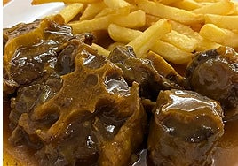 Guiso de rabo de toro del restaurante Cala D'or en Estepa