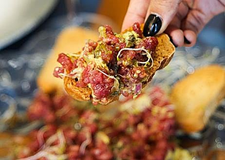 Imagen secundaria 1 - Turuleta, aire fresco para la calle Betis con la experiencia de El Sella y Gascona