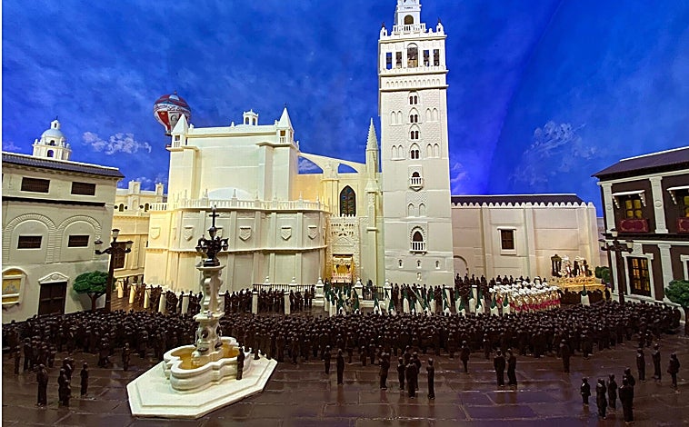 Imagen principal - La Ciudad del Chocolate de La Estepeña, que en esta edición rinde homenaje a la Semana Santa de Sevilla y Málaga