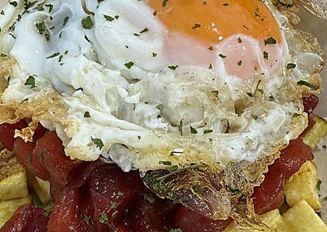 Imagen secundaria 1 - Arroz con carrillada, huevos con atún y patatas y chuletón 