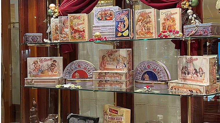 Escaparate con los surtidos de La Estepeña