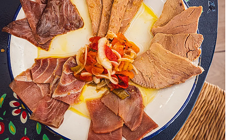 Imagen principal - Er Pichi de Cái conquista el centro de Málaga con su sexto local en la ciudad