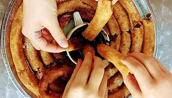 Tres churrerías de Marbella donde merendar churros con chocolate