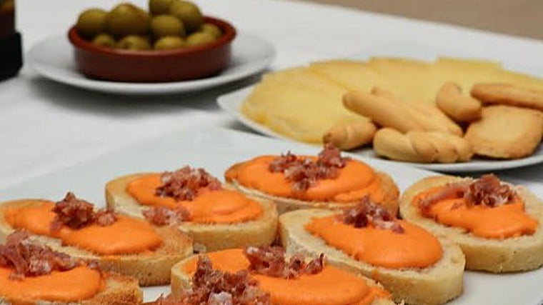 Torradas e queijos no El Patio de Córdoba