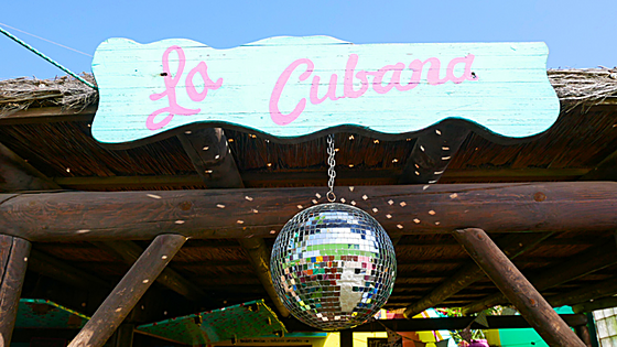 La Cubana está de vuelta: el mítico chiringuito de Fuengirola reabre y estrena local en playa de Carvajal