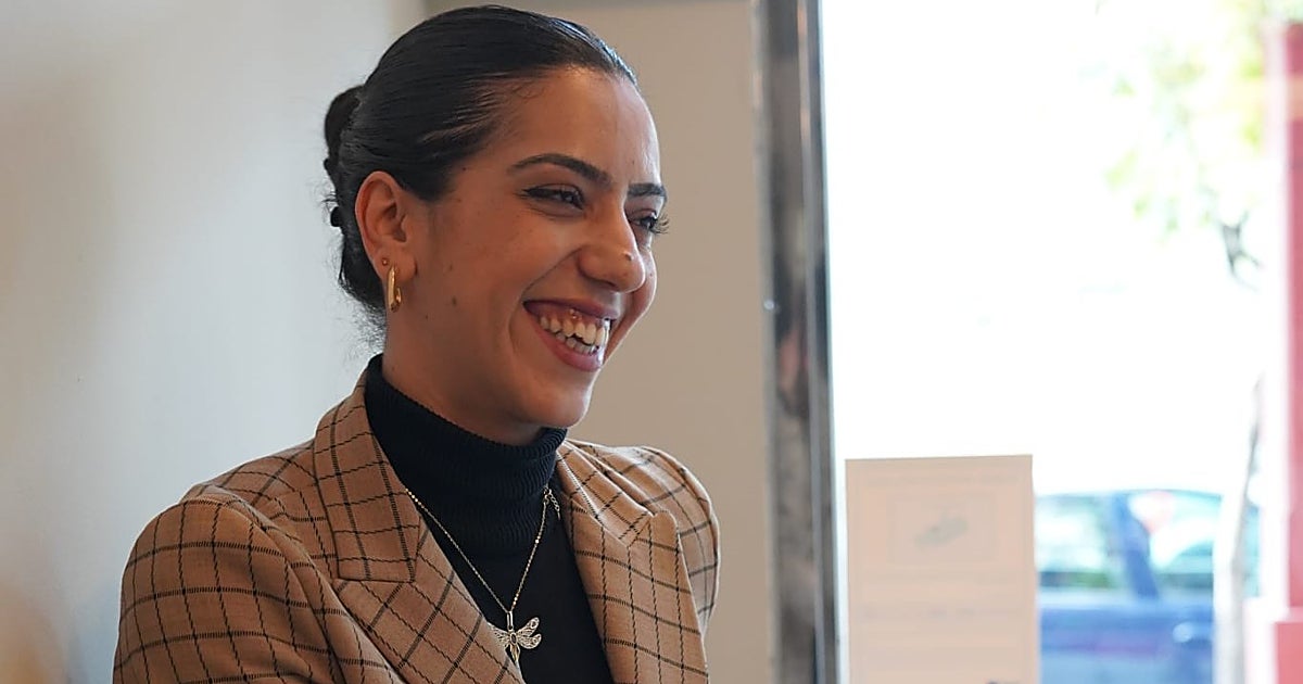 Chaymae Tribak (jefa de sala de El Envero): «Cuando haces las cosas con corazón, todo sabe mejor»