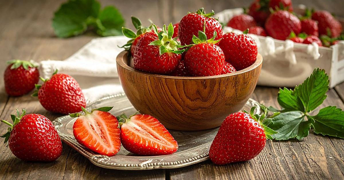 El truco de la servilleta de papel para que las fresas aguanten frescas y sin moho toda la semana