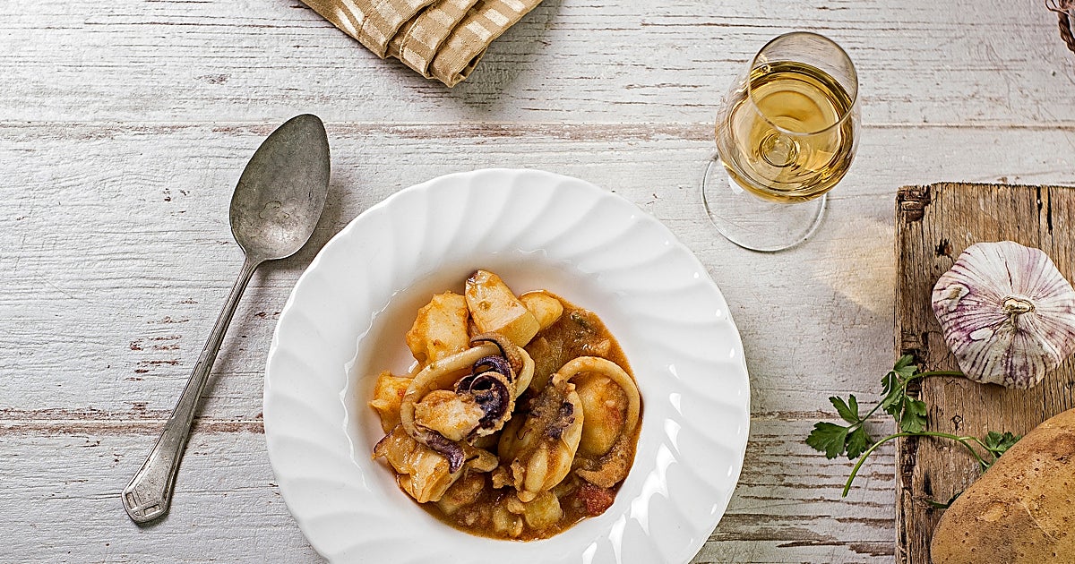 Guiso marinero con patatas y arroz