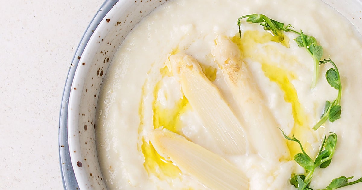 Crema de espárragos blancos con salmón al microondas
